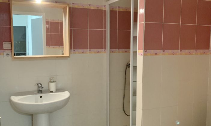 Salle de bain appartement T3 Dattier Gîte des Anglades