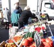 Le marché du dimanche matin, sur le port (parking hippodrome)