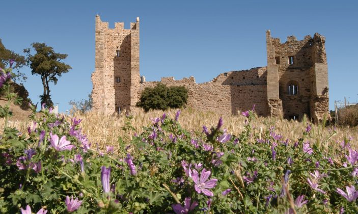 Remparts et vestiges du château des Seigneurs de Fos